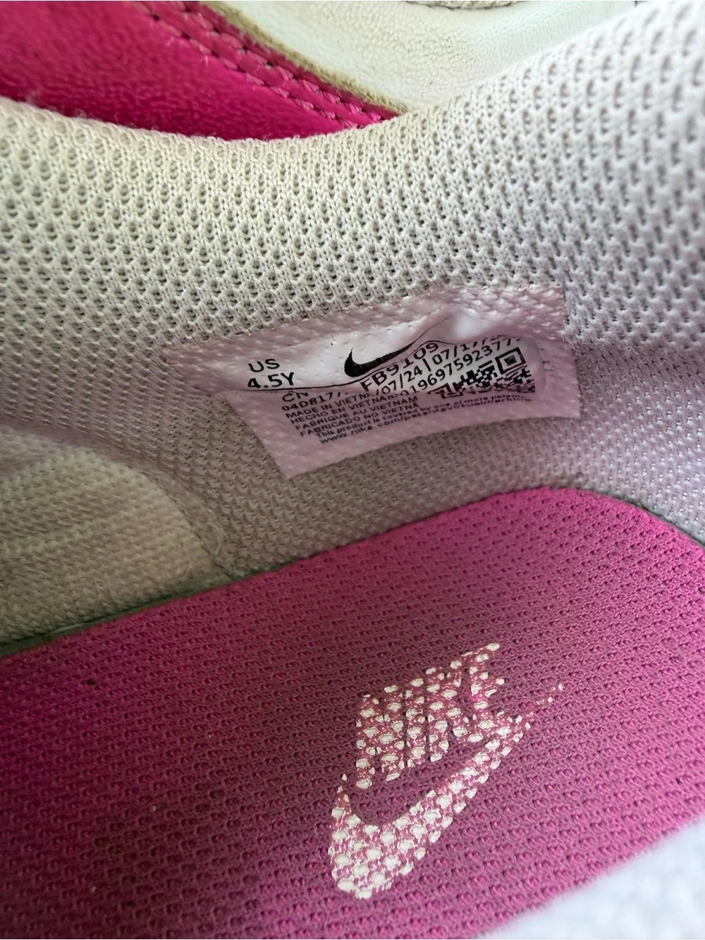 Nike Pink and White Low-Top Skate Sneakers